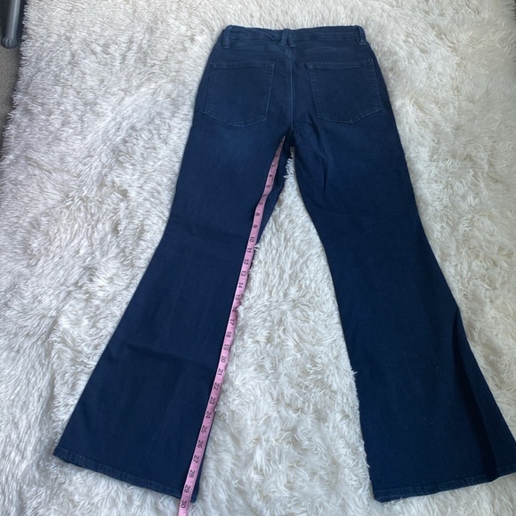 Good American flare jeans. Size 29/8 dark indigo blue. - Picture 5 of 7